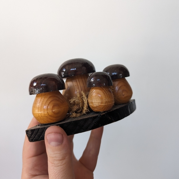 Wooden folk mushrooms x 2 - Picture 5 of 9